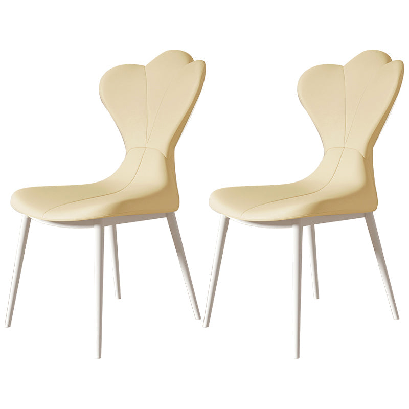 Chaise latéral simple moderne en faux cuir chaise de salle à manger sans bras avec base en métal