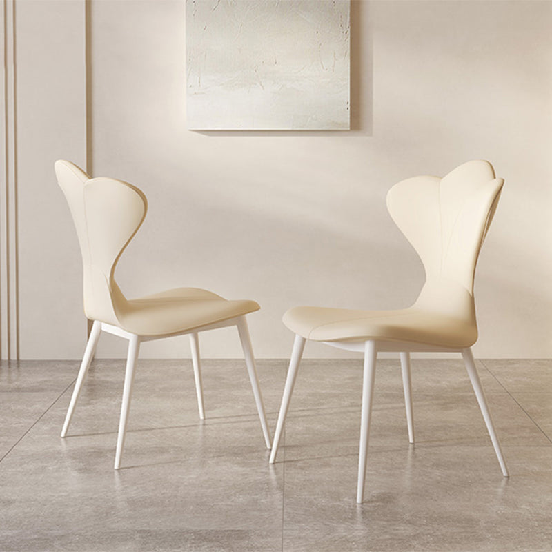 Chaise latéral simple moderne en faux cuir chaise de salle à manger sans bras avec base en métal