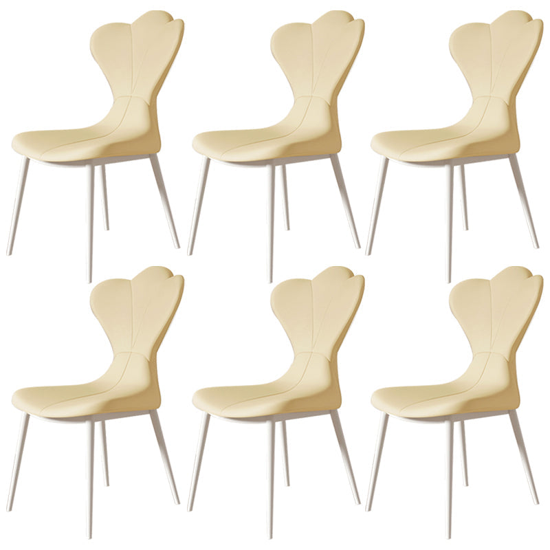 Chaise latéral simple moderne en faux cuir chaise de salle à manger sans bras avec base en métal