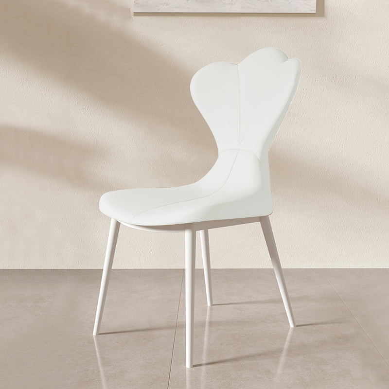 Chaise latéral simple moderne en faux cuir chaise de salle à manger sans bras avec base en métal