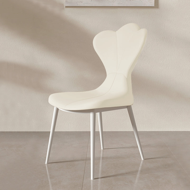 Chaise latéral simple moderne en faux cuir chaise de salle à manger sans bras avec base en métal