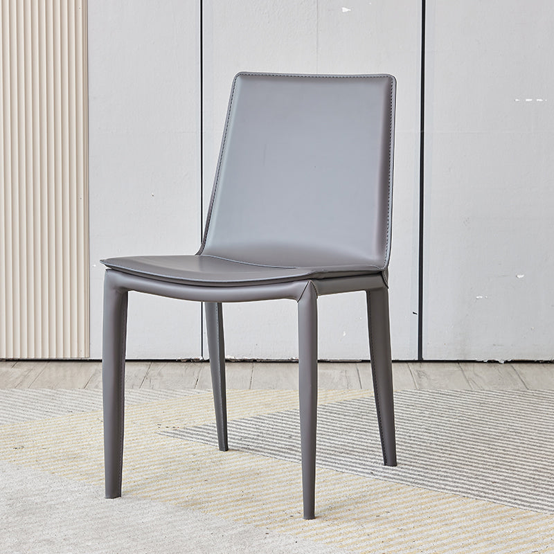モダンなシンプルなサイドチェアフェイクレザー自宅で使用するためのカラフルなアームレスダイニングチェア