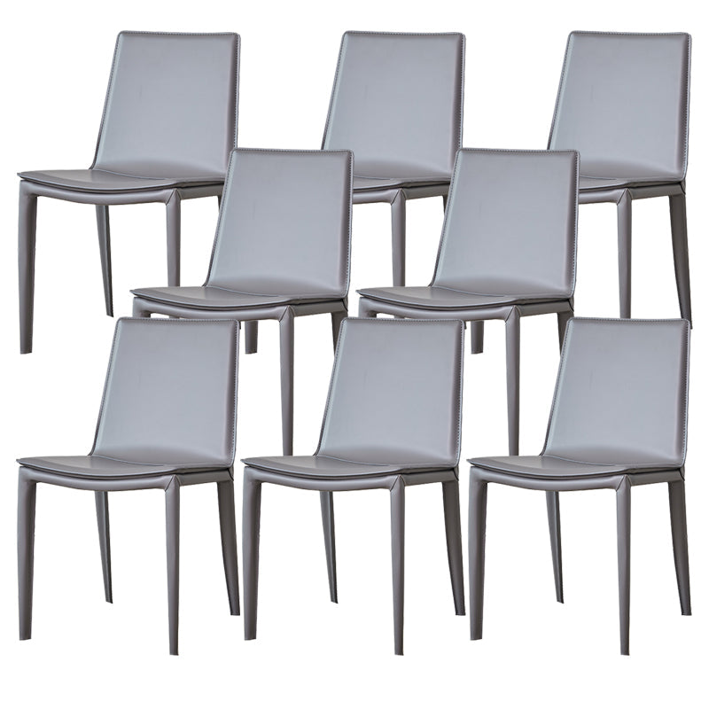 モダンなシンプルなサイドチェアフェイクレザー自宅で使用するためのカラフルなアームレスダイニングチェア