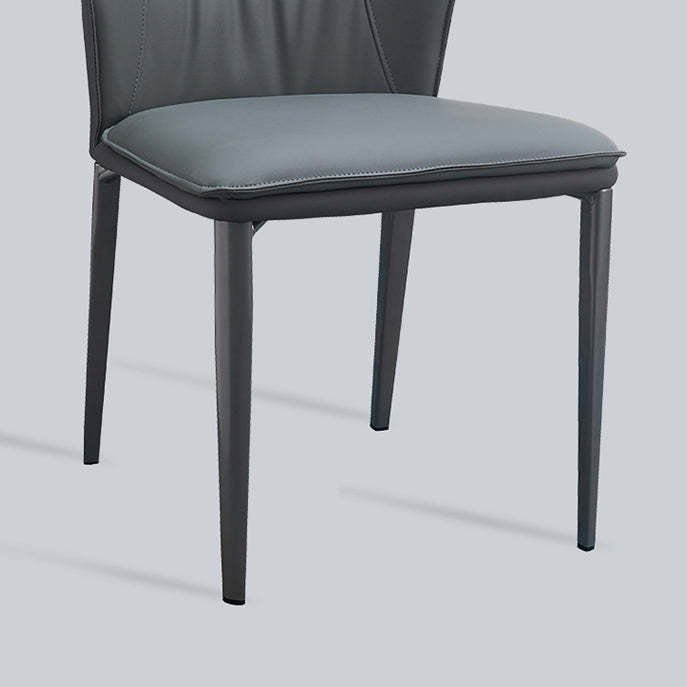 Chaise d'accélération simple moderne chaise à manger en faux cuir avec base en métal pour le salon