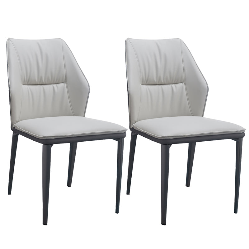 Chaise d'accélération simple moderne chaise à manger en faux cuir avec base en métal pour le salon