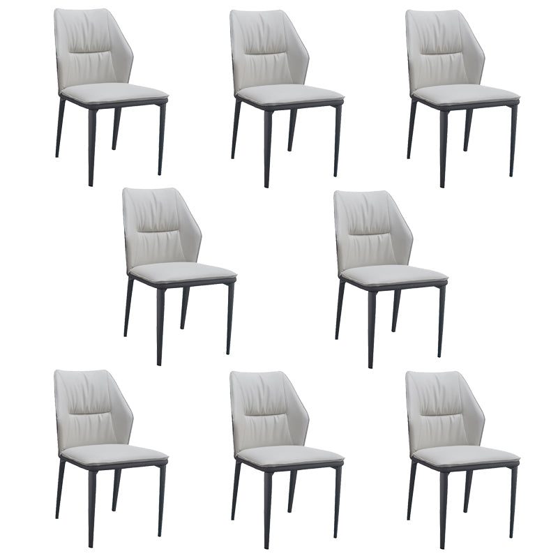 Chaise d'accélération simple moderne chaise à manger en faux cuir avec base en métal pour le salon