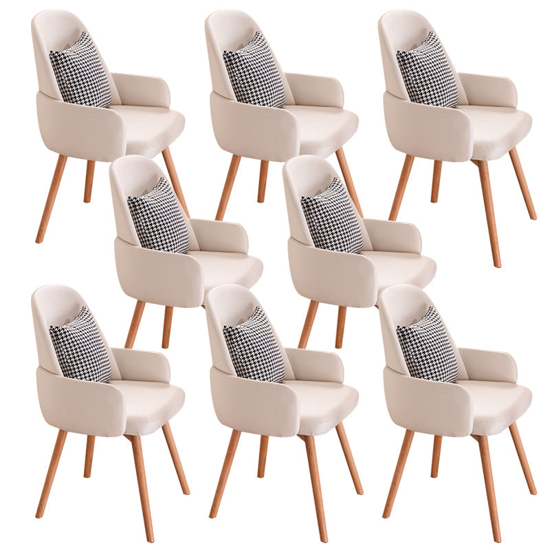 木製の脚のあるモダンなスタイルのアームチェア布張りダイニングチェア