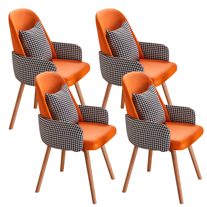 木製の脚のあるモダンなスタイルのアームチェア布張りダイニングチェア