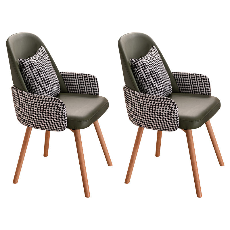 木製の脚のあるモダンなスタイルのアームチェア布張りダイニングチェア