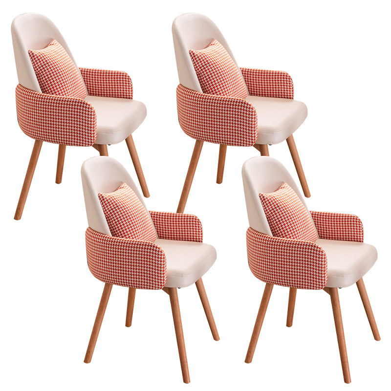 木製の脚のあるモダンなスタイルのアームチェア布張りダイニングチェア