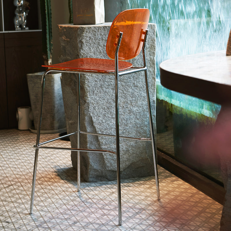 Taburete de barra de metal escandinavo taburete de bar de patio acrílico con base cromada