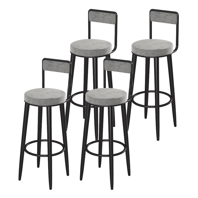 Sgabelli da bar rotondi imbottiti glam con poggiapiedi