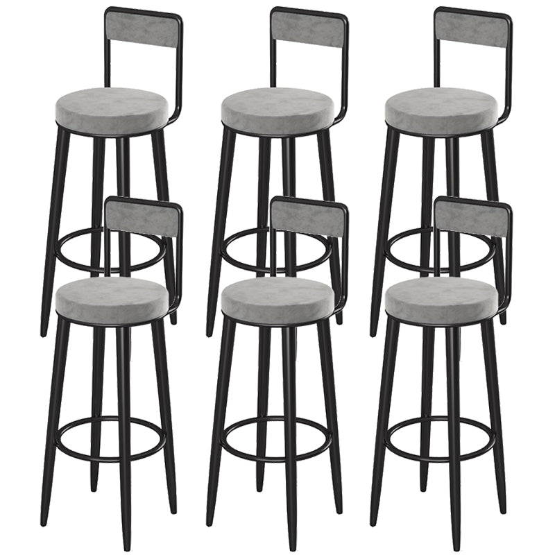 Sgabelli da bar rotondi imbottiti glam con poggiapiedi