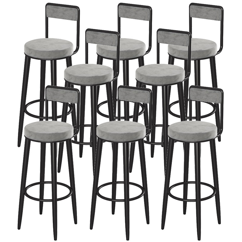 Sgabelli da bar rotondi imbottiti glam con poggiapiedi