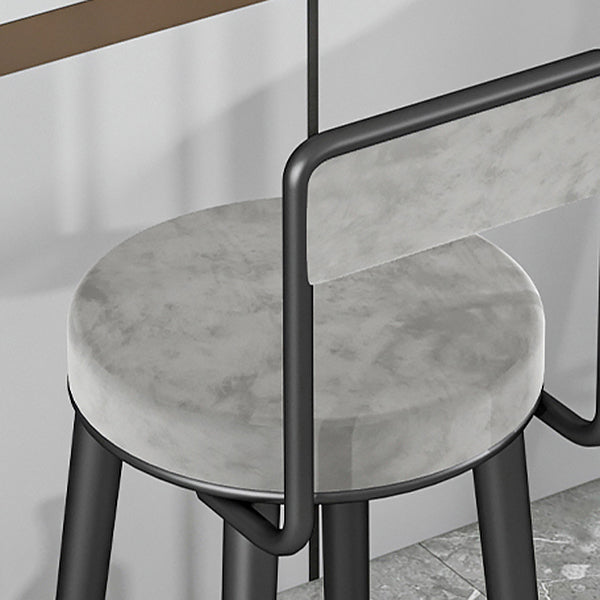 Sgabelli da bar rotondi imbottiti glam con poggiapiedi