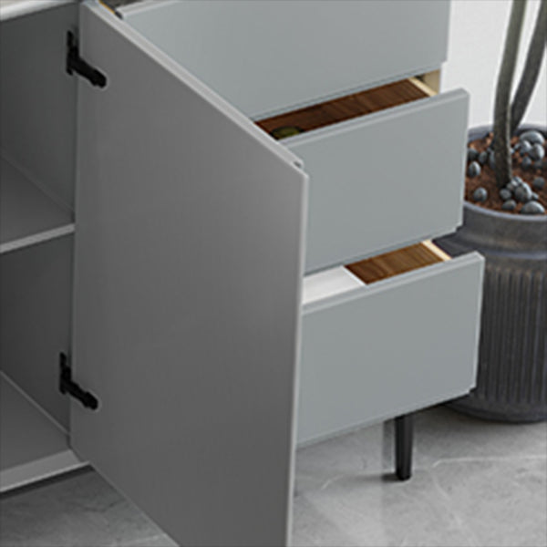 Tasto di pietra moderna e contemporanea con mobili