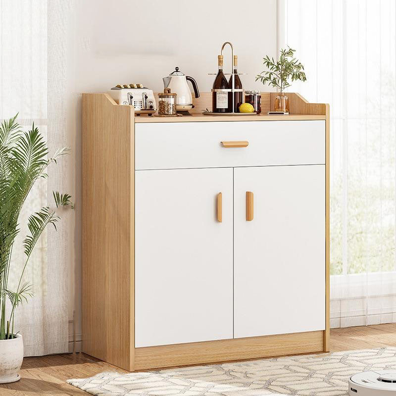 Server buffet in stile glam a buffet in legno con armadi e cassetti