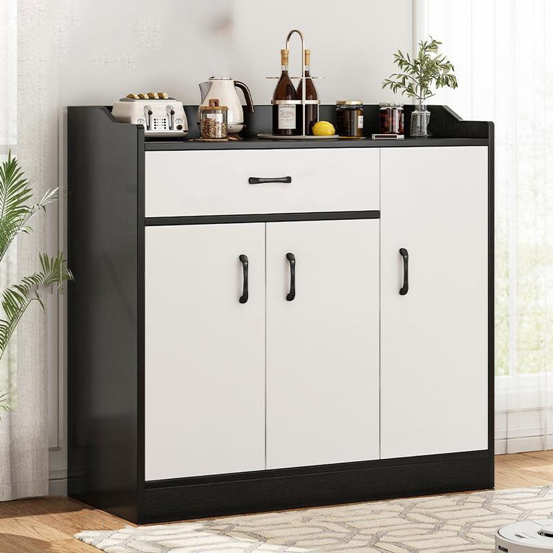 Server buffet in stile glam a buffet in legno con armadi e cassetti