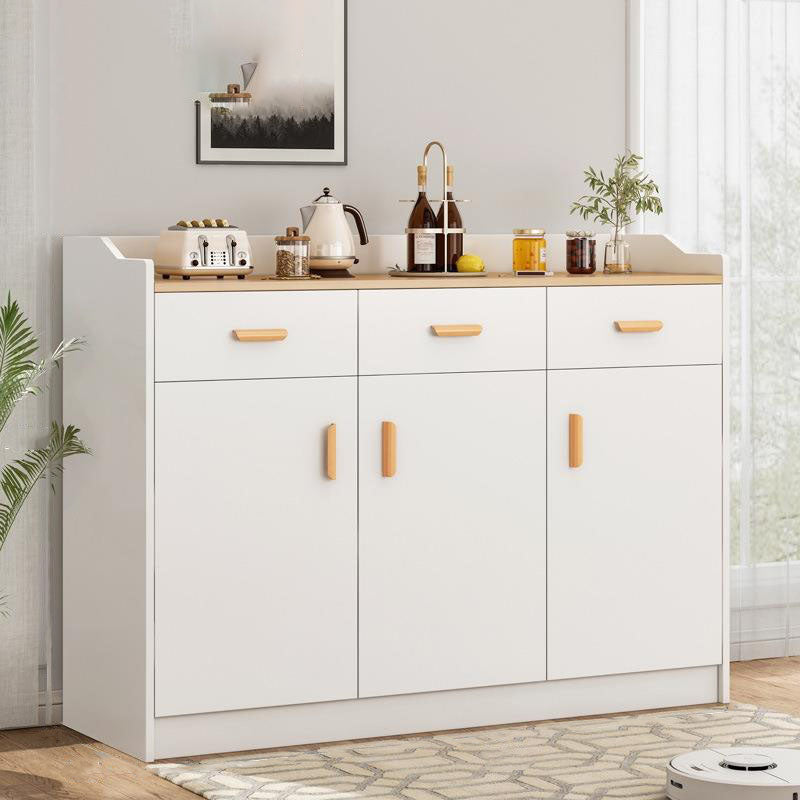 Server buffet in stile glam a buffet in legno con armadi e cassetti