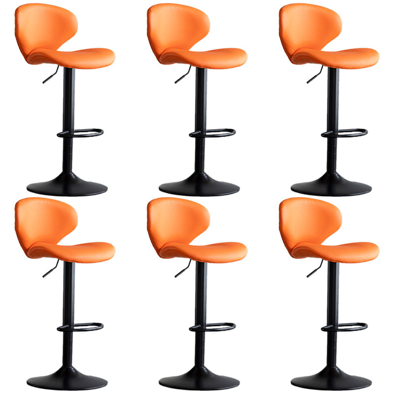 Draaibare verstelbare hoogte Bar Stool Industrial Faux lederen barkruk met voetsteun