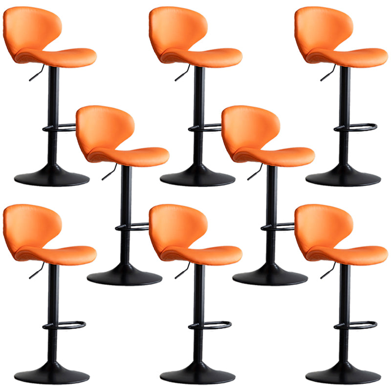 Draaibare verstelbare hoogte Bar Stool Industrial Faux lederen barkruk met voetsteun