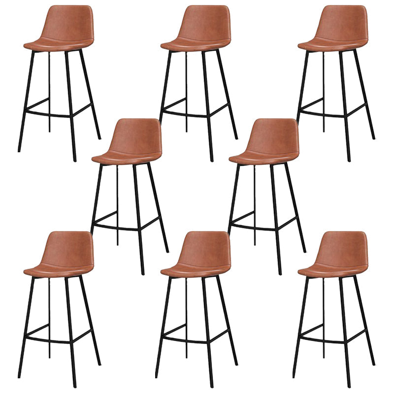 Sgabelli da bar in metallo glam in finta pelle con sgabelli con gambe nere