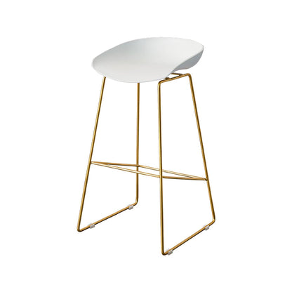 Sgabello da bar acrilico da bar in metallo scandinavo con base d'oro