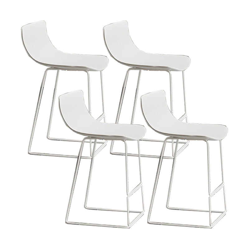 Sgabelli da pranzo contemporanei in plastica da bar in goccia con base di metallo