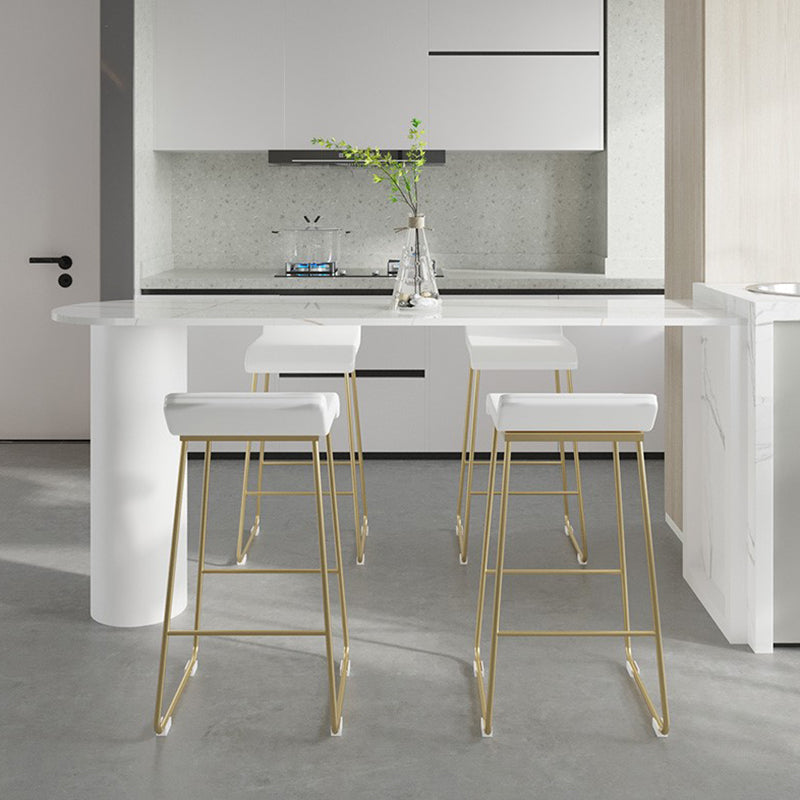 PUレザーバースツールインダストリアルメタルアームレスバースツールとフットレスト