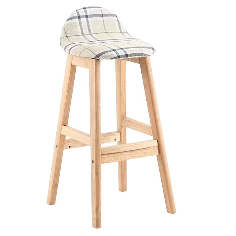 Sgabelli da bar in legno solido industriale imbottito.