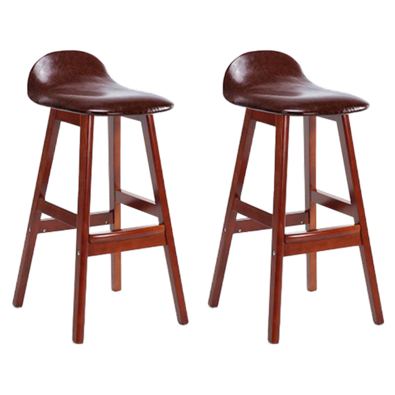 Sgabelli da bar in legno solido industriale imbottito.