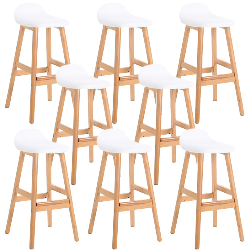 Sgabelli da bar in legno solido industriale imbottito.