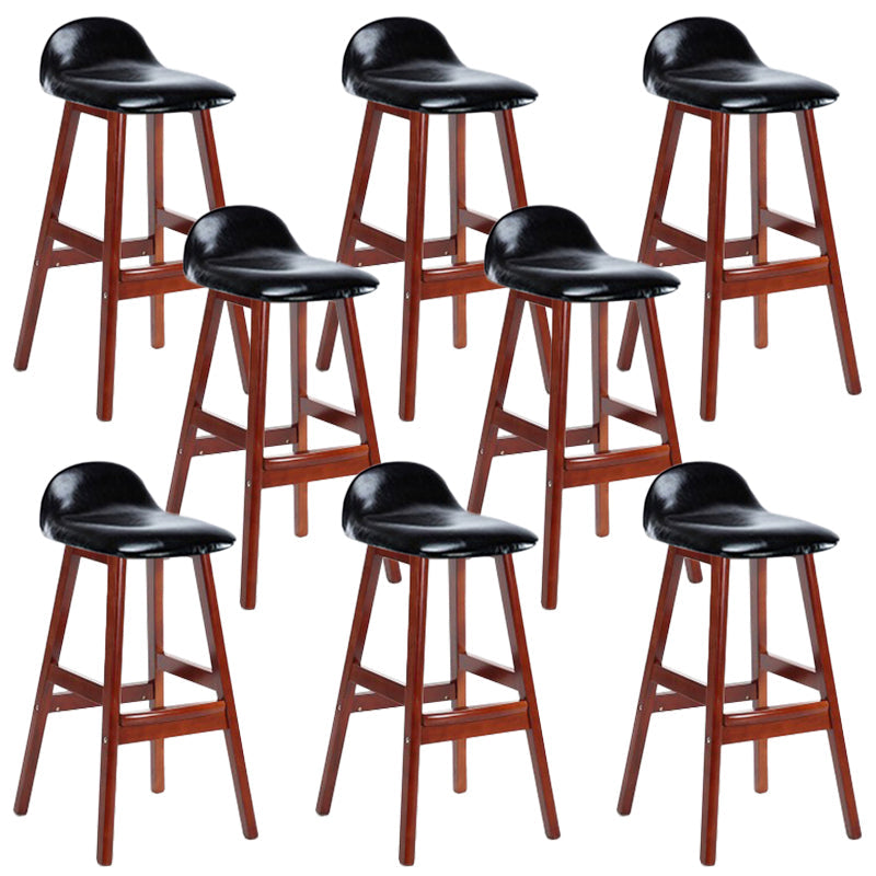 Sgabelli da bar in legno solido industriale imbottito.