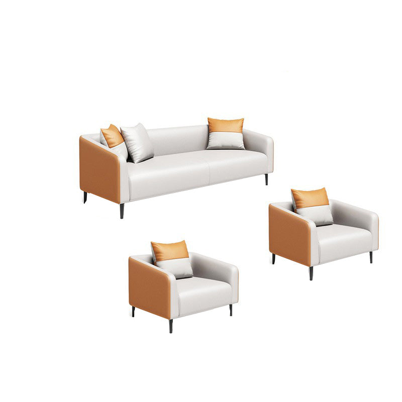 現代オレンジソファフェイクレザータキシードアームソファとアパート用の枕