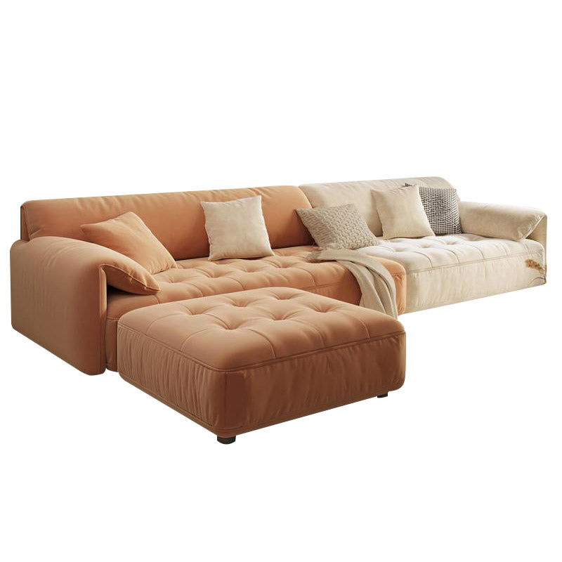 Sofá seccional con brazo superior tipo almohada en madera maciza con respaldo acolchado