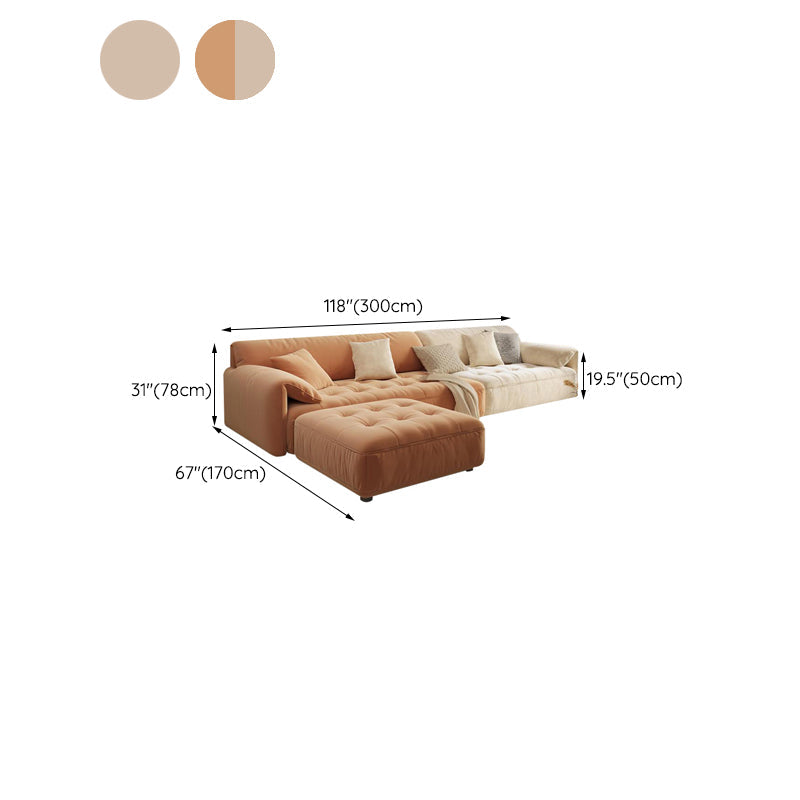 Sofá seccional con brazo superior tipo almohada en madera maciza con respaldo acolchado