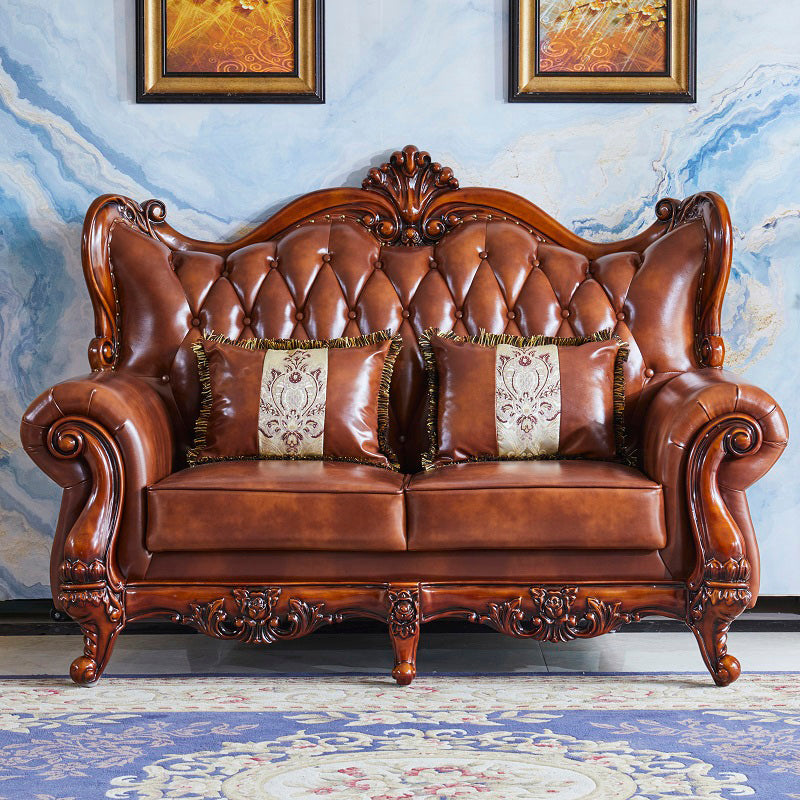 茶色の枕が付いた伝統的な房状のスプリットバック座席フレアアームソファ