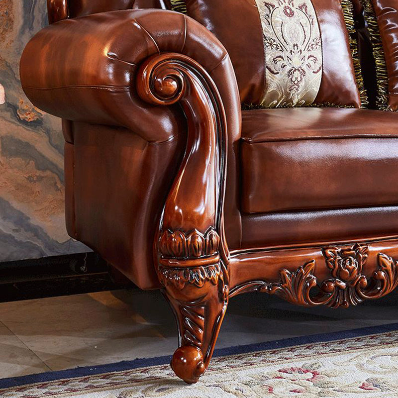 茶色の枕が付いた伝統的な房状のスプリットバック座席フレアアームソファ