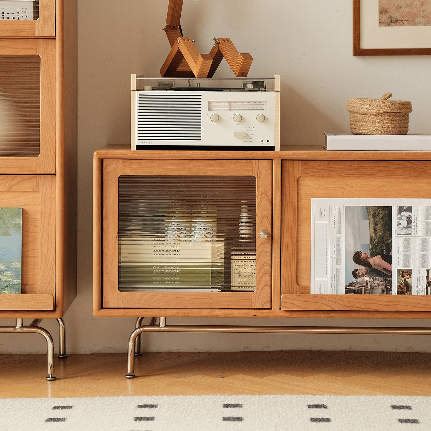 Scandinavian TV Stand Console Wooden TV Media Stand with Doors Clearhalo 'furn' 'furn_tv_stands_entertainment_centers' 'Furniture' 'Living Room Furniture' 'TV Stands & Entertainment Centers' 'TV Stands & Media Storage Furniture' 'tv_stands_entertainment_centers' 7082572