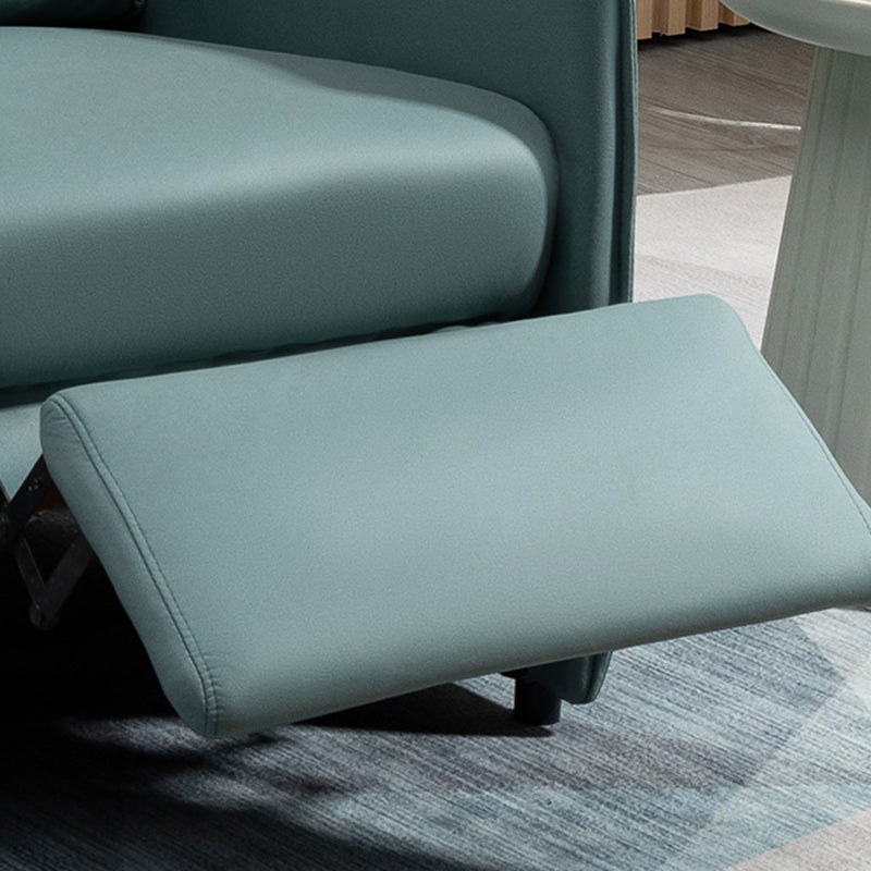 Posizionamento della poltrona a serio in pelle in pelle con finta reclinabile