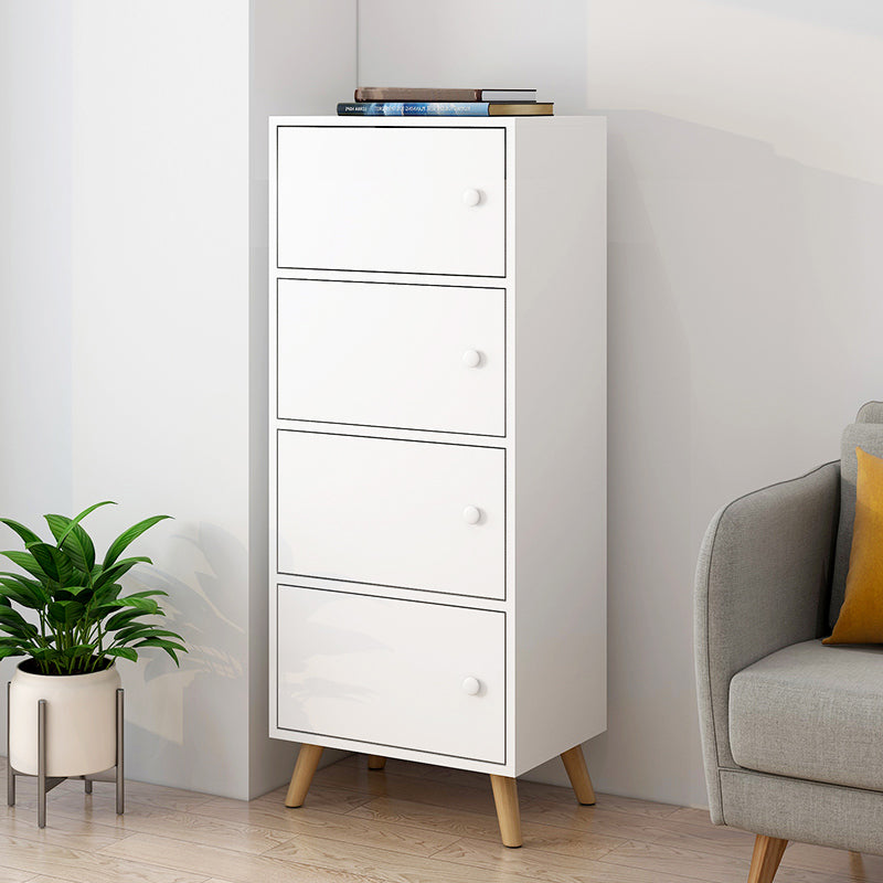 木製のノブドア付きの最小限の長方形のストレージキャビネット