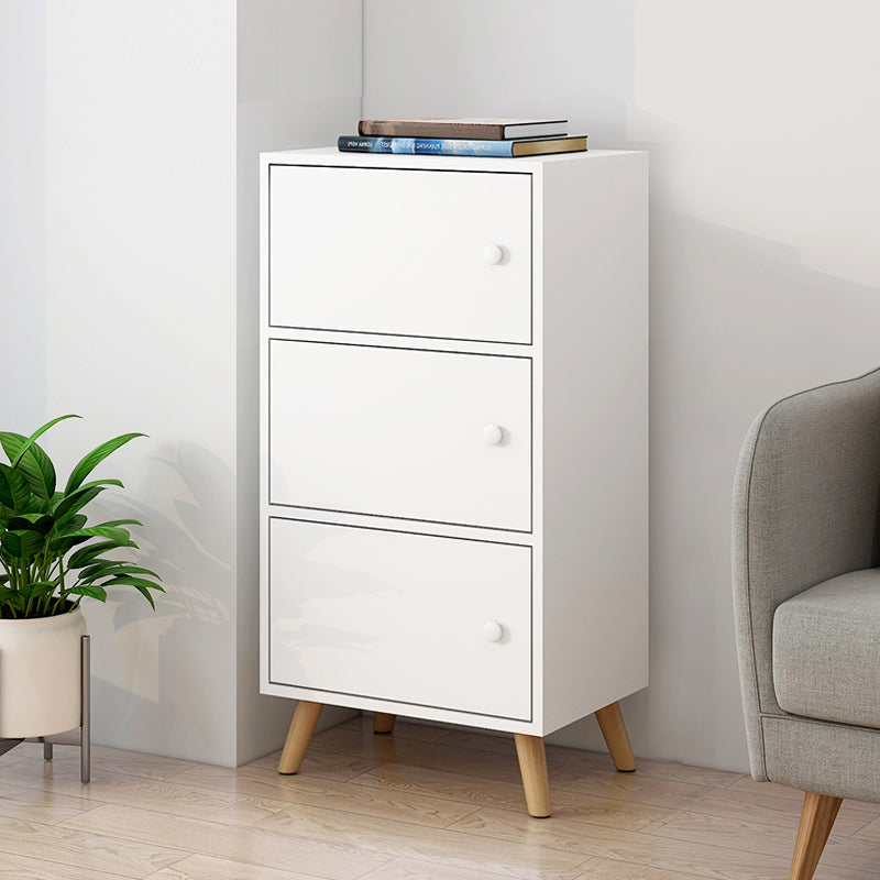 Armadio di stoccaggio del rettangolo minimalista con manopole in legno