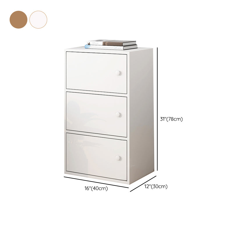 木製のノブドア付きの最小限の長方形のストレージキャビネット