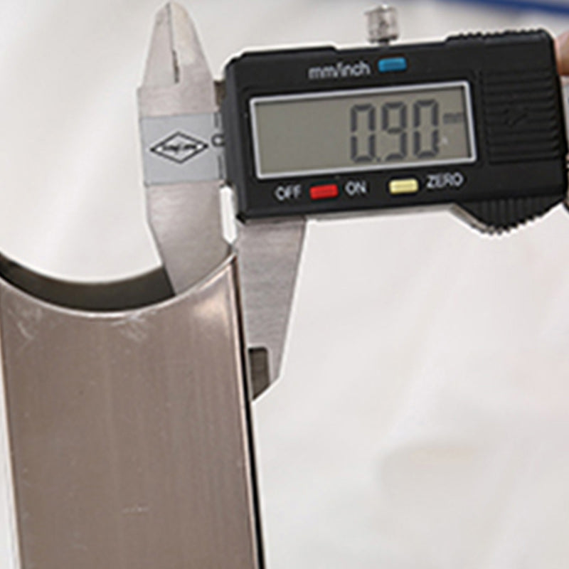 Letto standard in metallo moderno con telaio del letto per gambe in metallo con testiera