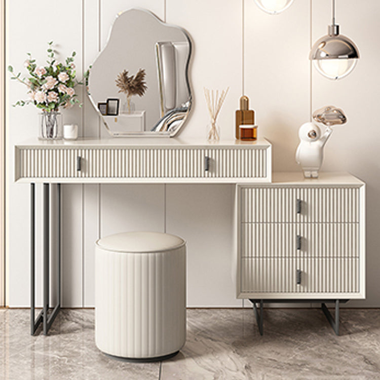 Set da tavolo da toeletta per la scrivania vanità per trucco grigio in piedi
