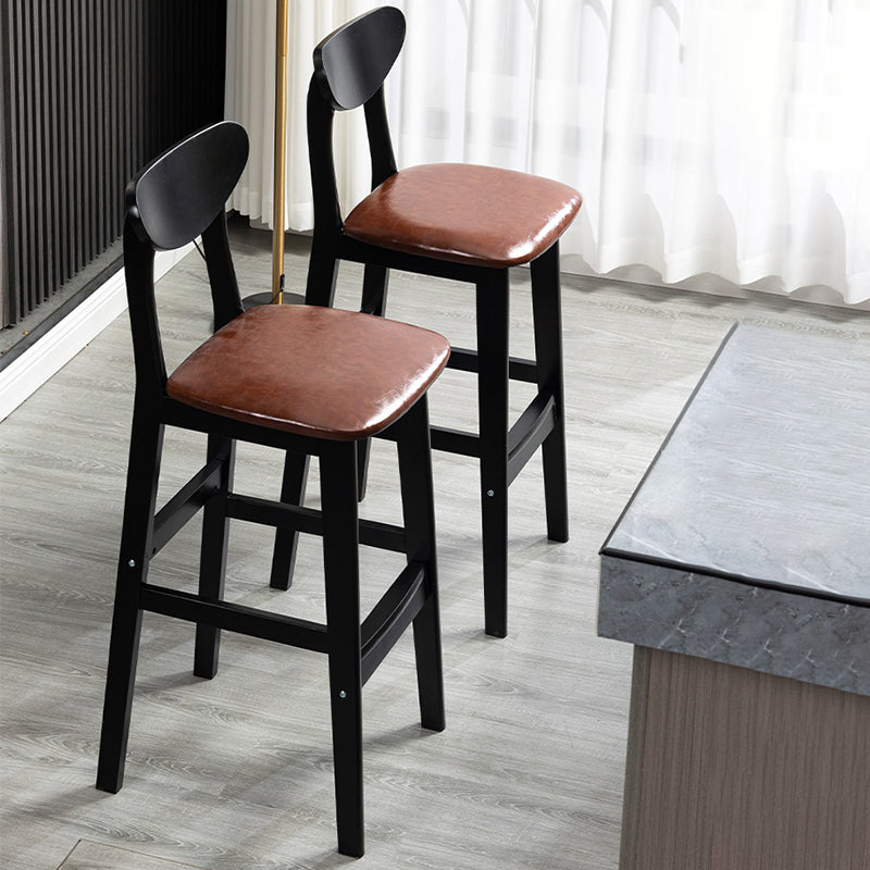 Sgabelli da bar imbottiti da bar in legno solido industriale con gambe nere