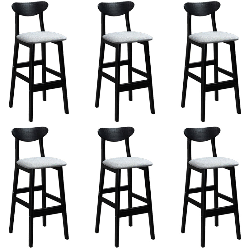 Sgabelli da bar imbottiti da bar in legno solido industriale con gambe nere