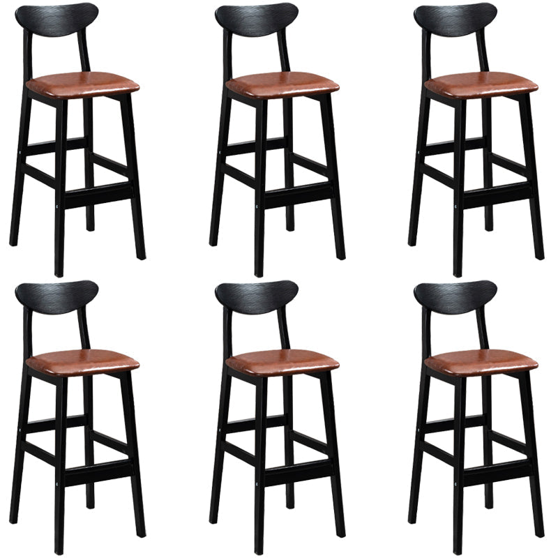 Sgabelli da bar imbottiti da bar in legno solido industriale con gambe nere