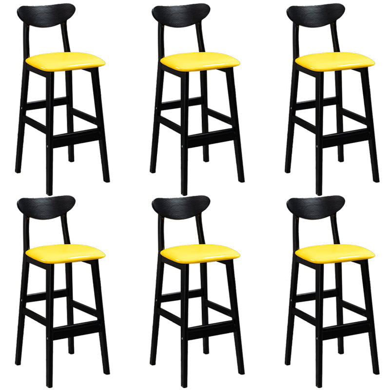 Sgabelli da bar imbottiti da bar in legno solido industriale con gambe nere