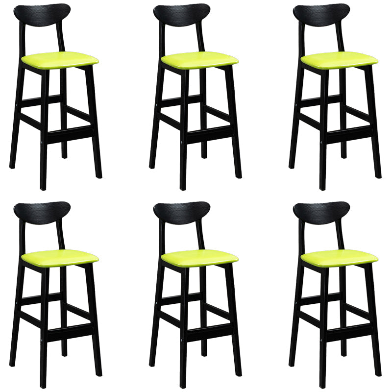 Sgabelli da bar imbottiti da bar in legno solido industriale con gambe nere